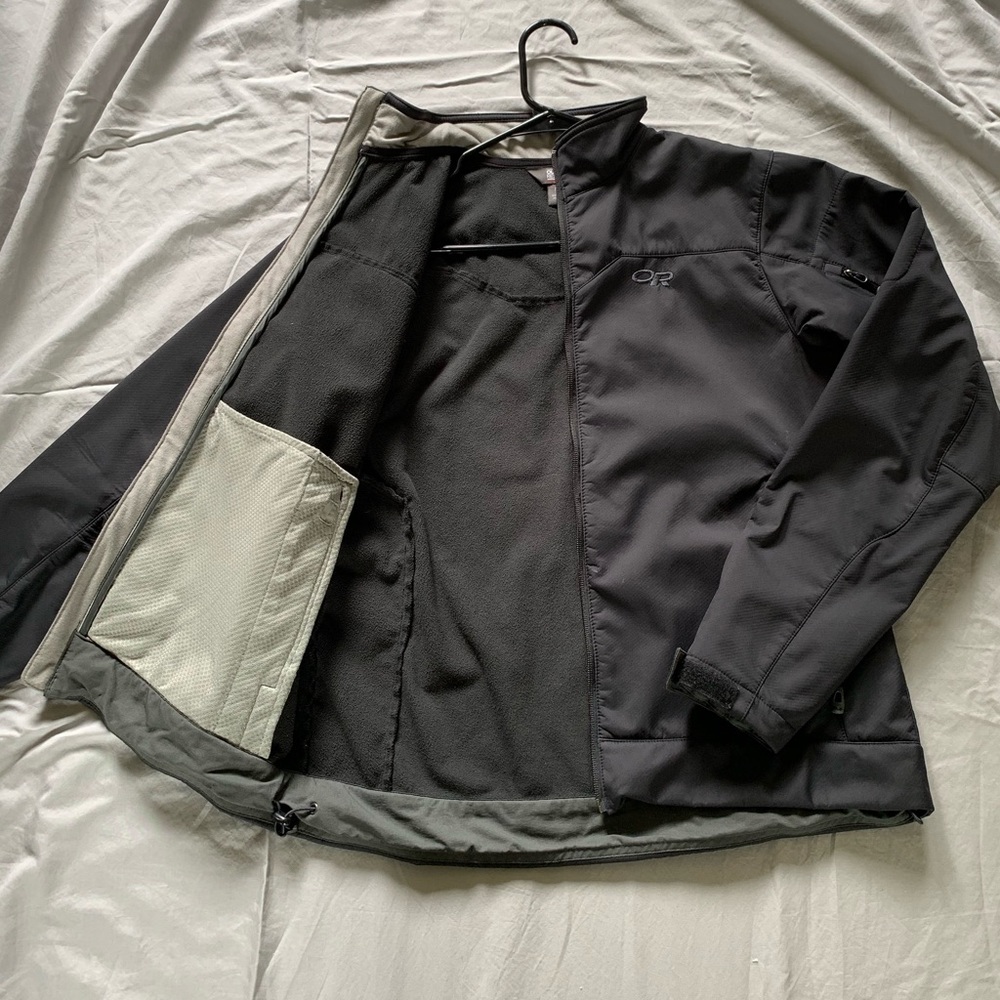 A sleek outdoor jacket for any fun adventurer